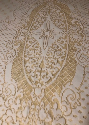 İşlemeli Beyaz Parlak Yatak Örtüsü - Görsel 3