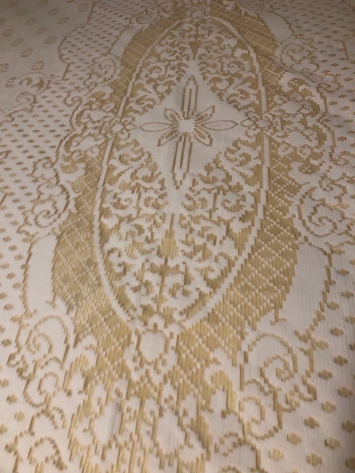 İşlemeli Beyaz Parlak Yatak Örtüsü - Görsel 3