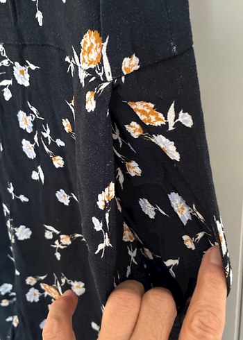 Kadın Siyah Çiçekli Midi Askılı Tulum - Görsel 4