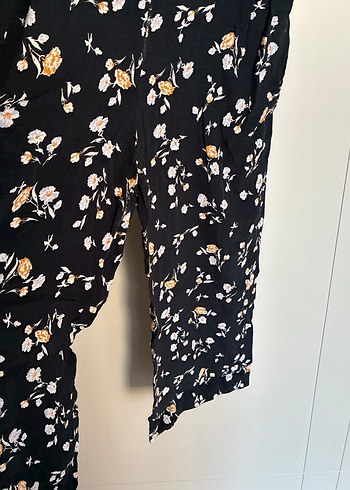 Kadın Siyah Çiçekli Midi Askılı Tulum - Görsel 3