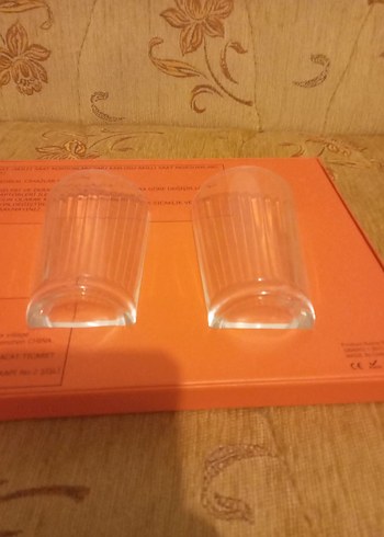 Kendiliğinden ortadan ikiye bölünmüş cam su bardağı dekorluk - Görsel 6