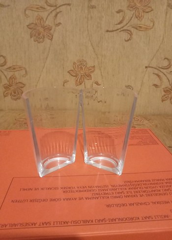 Kendiliğinden ortadan ikiye bölünmüş cam su bardağı dekorluk - Görsel 2