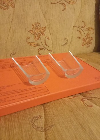 Kendiliğinden ortadan ikiye bölünmüş cam su bardağı dekorluk - Görsel 11