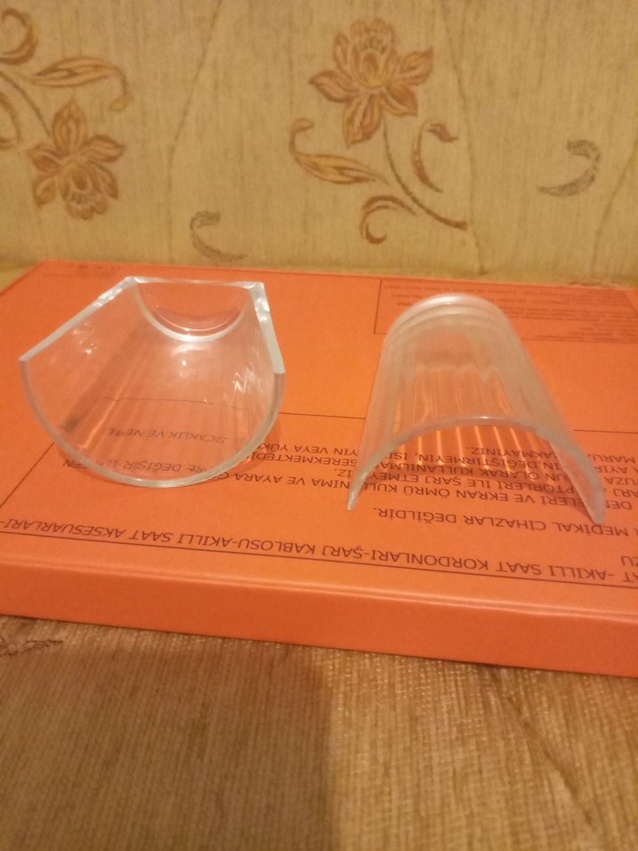 Kendiliğinden ortadan ikiye bölünmüş cam su bardağı dekorluk - Görsel 3