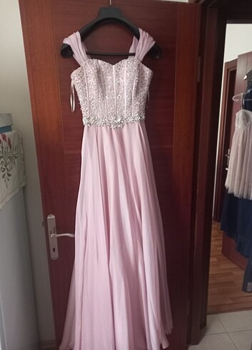 Nisan Elbisesi, Tasli Gece Elbisesi