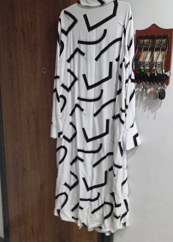 Uzun Kollu Beyaz Zebra Desenli Kadın Tunik - Görsel 3