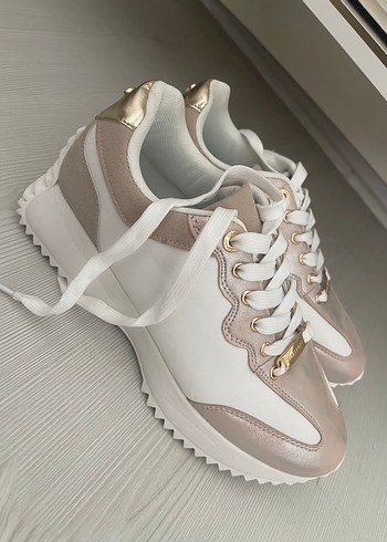40 Beden Elle sport markalı sneakars