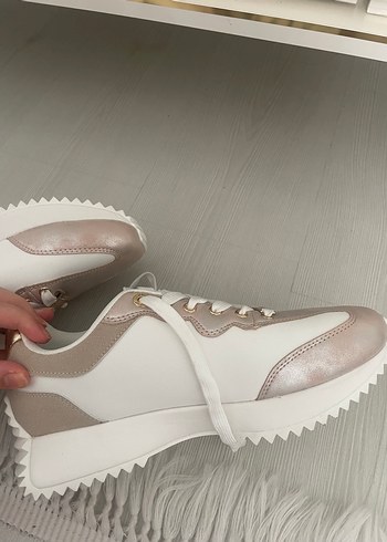 40 Beden pembe Renk Elle sport markalı sneakars