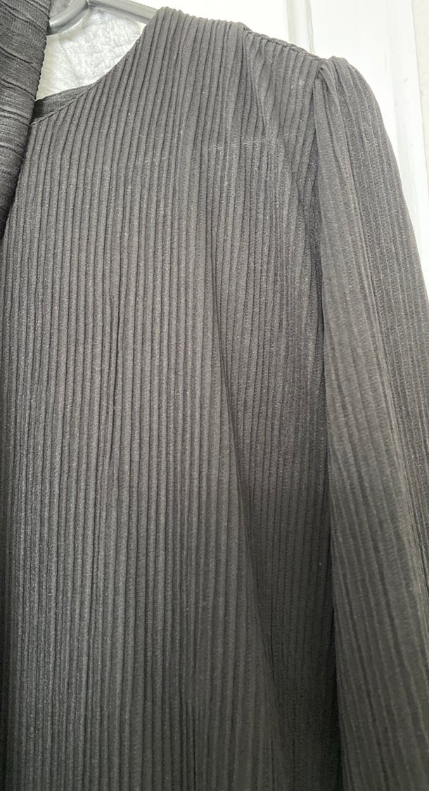 Uzun Siyah Piliseli Kadın Elbise - Görsel 5