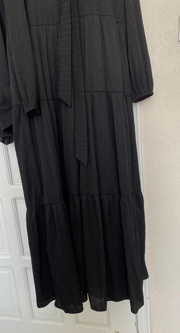 Uzun Siyah Piliseli Kadın Elbise - Görsel 2