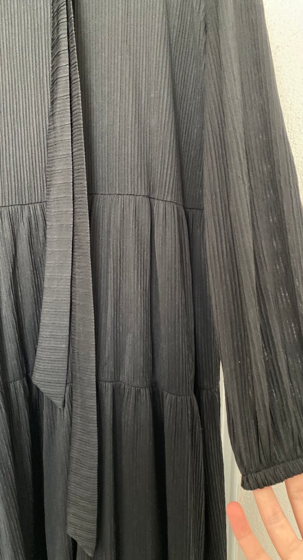 Uzun Siyah Piliseli Kadın Elbise - Görsel 4