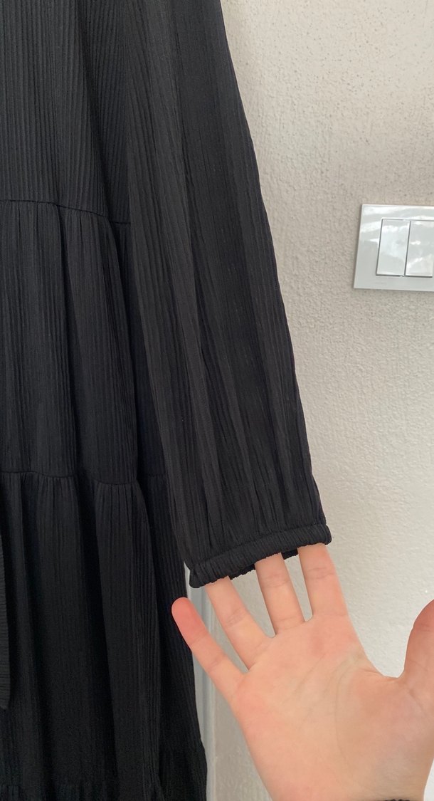 Uzun Siyah Piliseli Kadın Elbise - Görsel 3