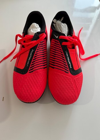 Nike 33,5 numara Kırmızı Erkek Futbol Ayakkabısı Velcro Detaylı