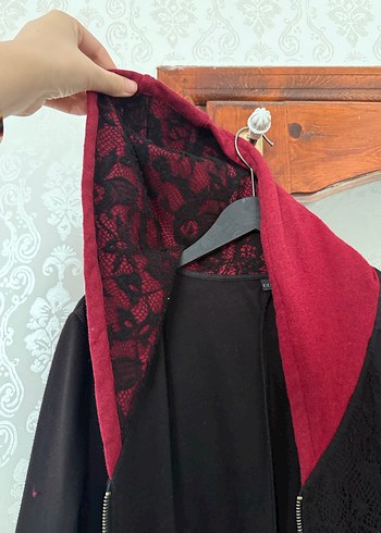 Bordo Nakışlı Uzun Rahat Kesim Gotik Kabanı - Görsel 5