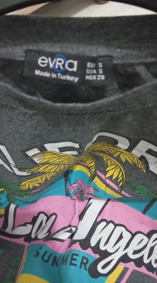 Gri Baskılı Kadın Tişört - Görsel 2