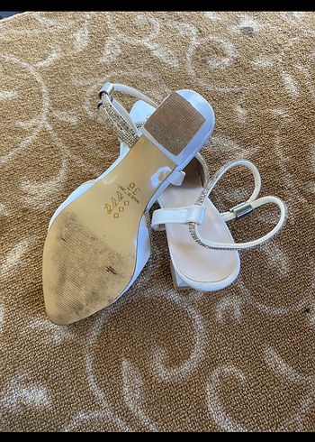 Beyaz Taşlı Modern Klasik Topuklu Kadın Ayakkabı - Görsel 3