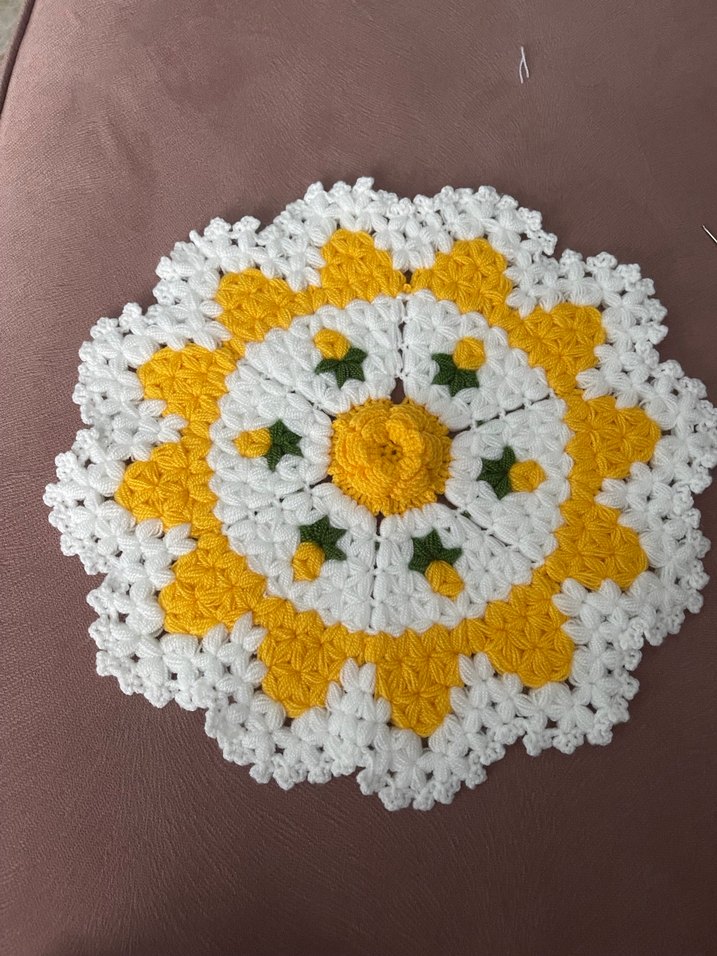 Kırmızı Çiçekli Örgü Yuvarlak Dekor - Görsel 2