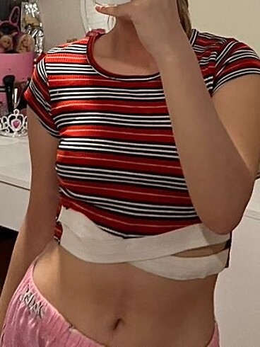 Kırmızı çizgili crop