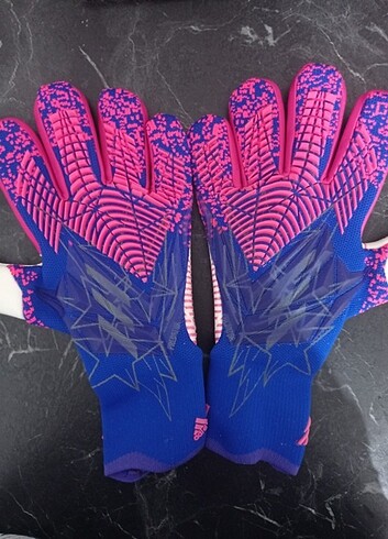 Adidas predator kaleci eldiveni 