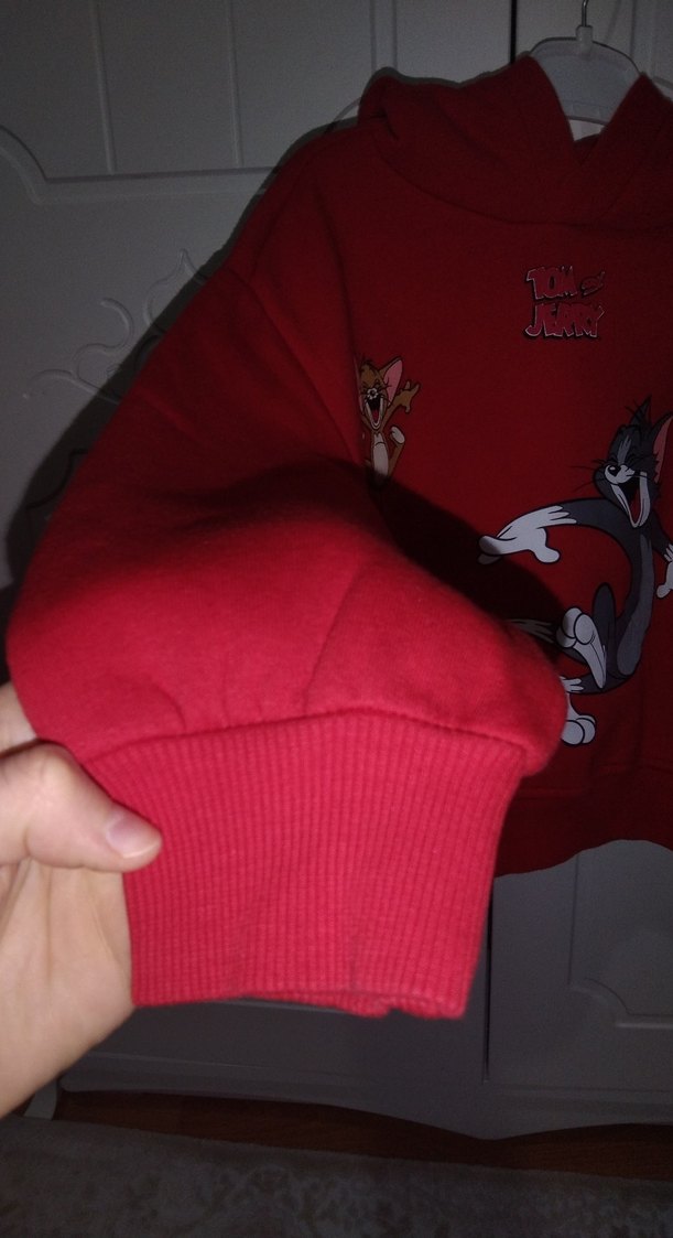 Kız Çocuk Kırmızı Kapüşonlu Tom ve Jerry Sweatshirt - Görsel 2