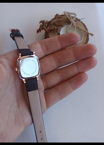 Diğer QUARTZ KADİN İNCE DERİ KORDONLU SAAT 