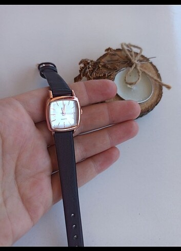 Beden QUARTZ KADİN İNCE DERİ KORDONLU SAAT 