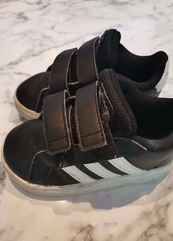 22 Beden siyah Renk Adidas ayakkabı 