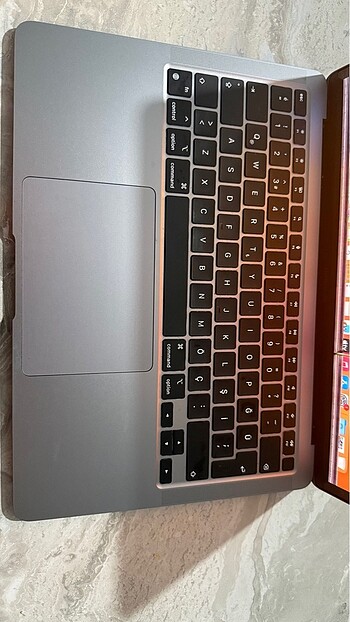  Beden Apple macbook M1 2020