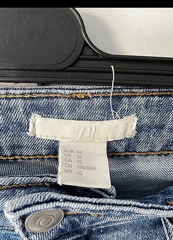 44 Beden mavi Renk H&M jean 