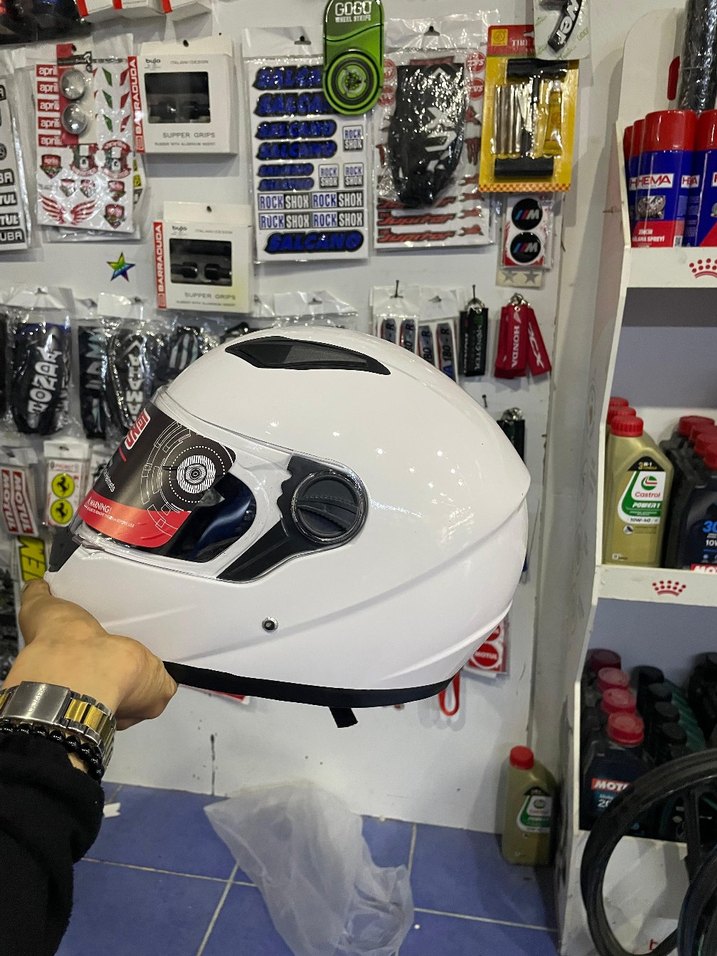 Beyaz Baskılı Motosiklet Kaskı - Görsel 2