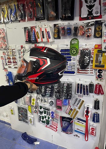 Kilitli Siyah Baskılı Motosiklet Kaskı - Görsel 2