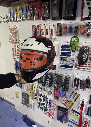 Kilitli Siyah Baskılı Motosiklet Kaskı - Görsel 3