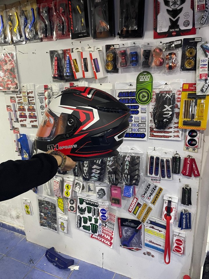 Kilitli Siyah Baskılı Motosiklet Kaskı - Görsel 2