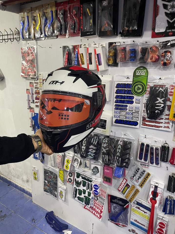 Kilitli Siyah Baskılı Motosiklet Kaskı - Görsel 3