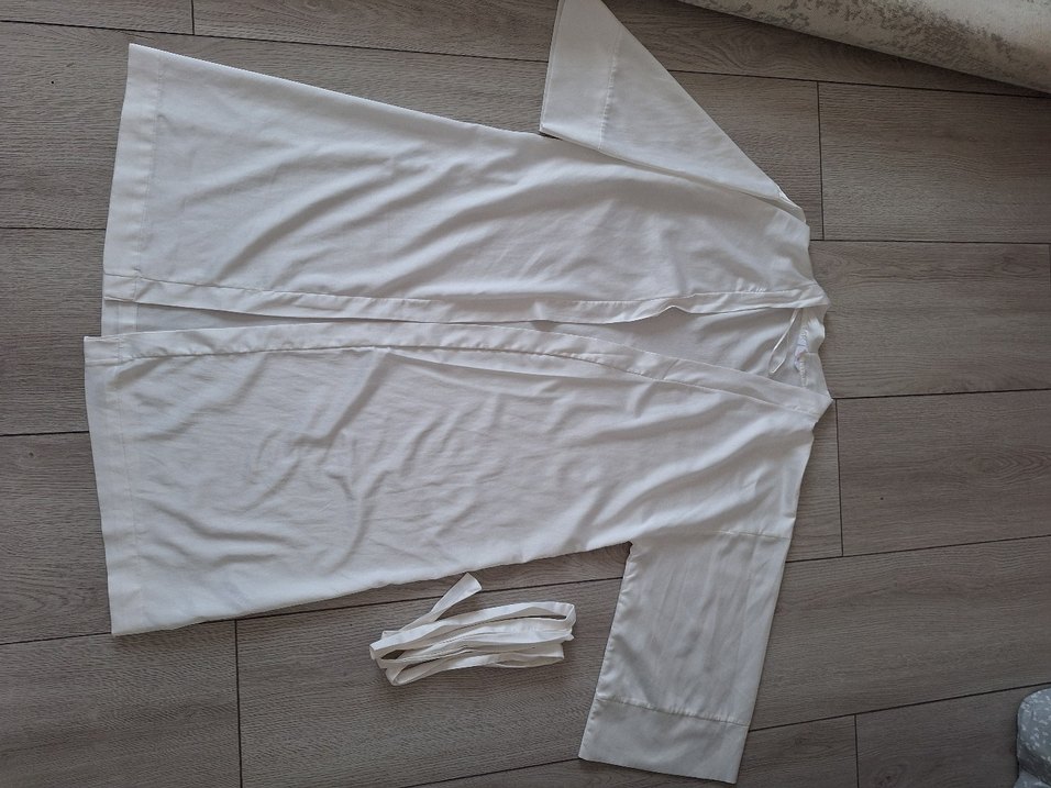 Beyaz V Yaka Sabahlık - Görsel 2