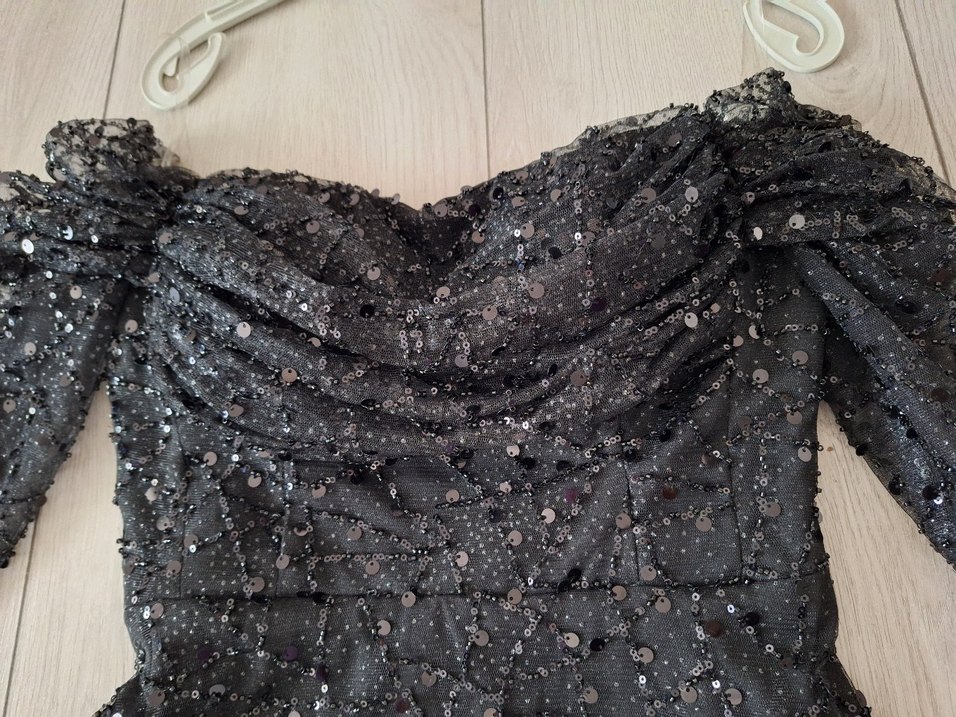 Siyah pullu taş boncuklu Uzun Drapeli Gece Elbisesi - Görsel 5