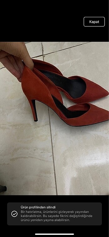 Kırmızı süet stiletto