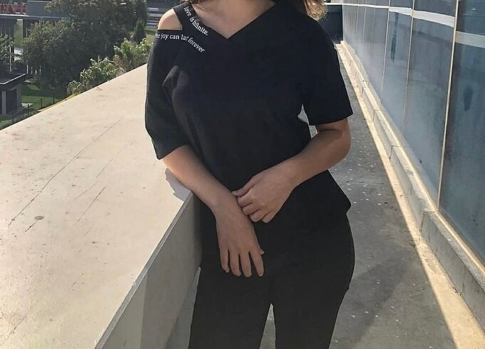 Omuz detaylı t-shirt