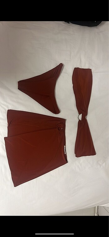 Bikini takımı (pareosu da içinde)