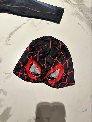 H&M Spiderman kostümü