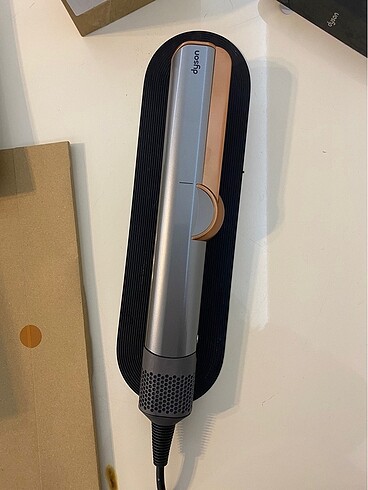 Dyson airstrait
