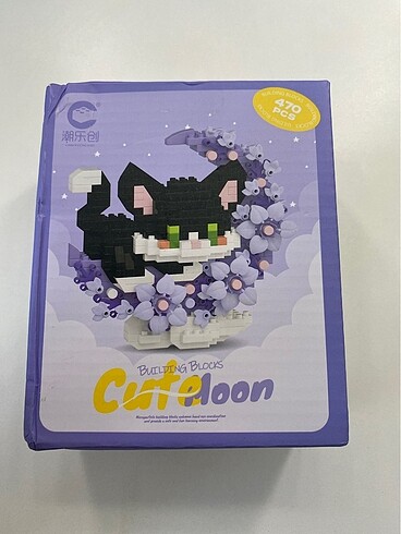Diğer Ay üstünde siyah beyazlı kedi lego