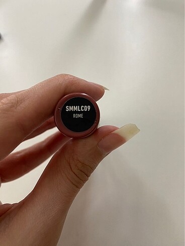 Beden Nyx soft matte metallic lip cream