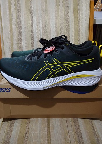 Asics profesyonel koşu ayakkabısı ORİJİNAL SIFIR KUTUSUNDA 46 no