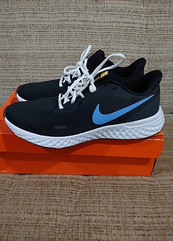 Nike ORJİNAL SIFIR KUTUSUNDA 45 no Süper fiyat 