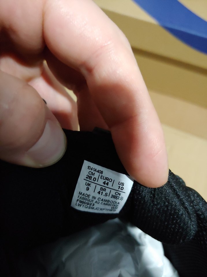 Asics ORJİNAL ÜST DÜZEY Tenis ve voleybol ayakkabısı SIFIR ÜRÜN - Görsel 2