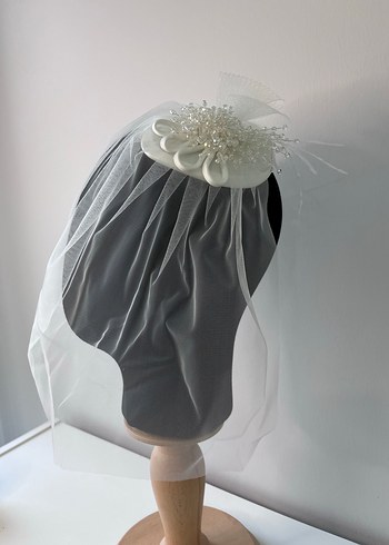 Boncuk Detaylı Beyaz Avant-Garde Gelin Başlığı - Görsel 2