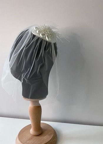 Boncuk Detaylı Beyaz Avant-Garde Gelin Başlığı - Görsel 3