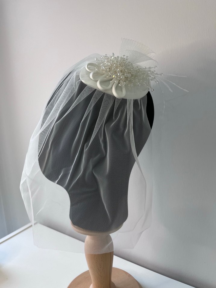 Boncuk Detaylı Beyaz Avant-Garde Gelin Başlığı - Görsel 2