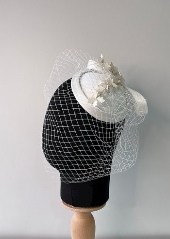 Gri Dantel Detaylı Avangart Gelin Aksesuarı - Görsel 3